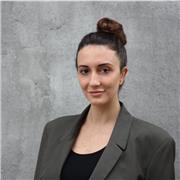 Laureata in Lingue offre lezioni di inglese, spagnolo, francese, tedesco